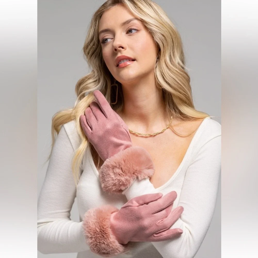 Elegant Pink Fur-Trimmed Gloves